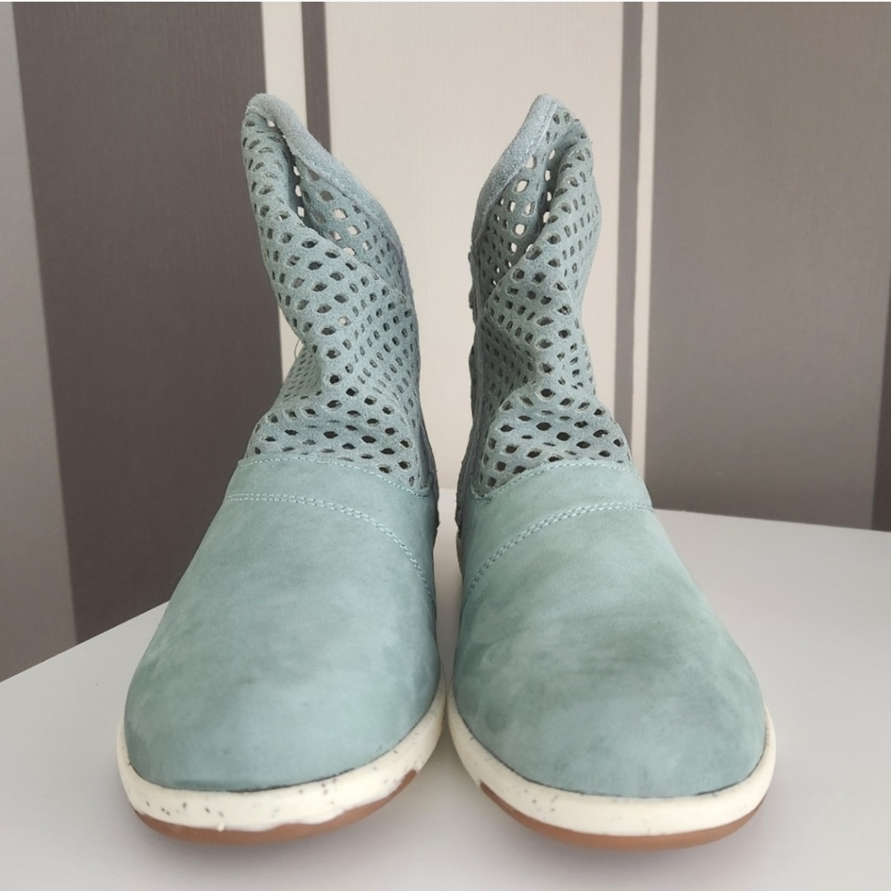 EMU Australia Women's Green/Tan Numeralla Boots